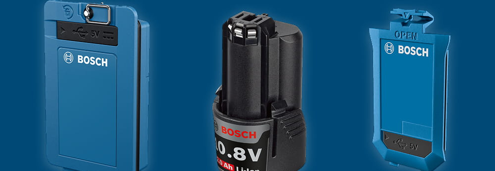 Drei Bosch Akkus vor blauem Hintergrund